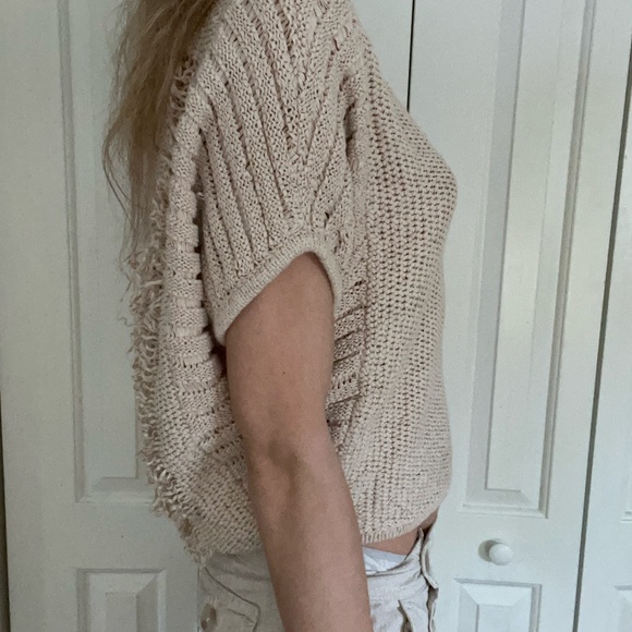 Super cute comfy knit distressed GAP top - Picture 5 of 6